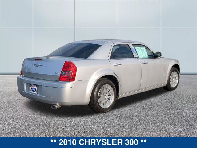 Used 2010 Chrysler 300 Touring RWD image 5