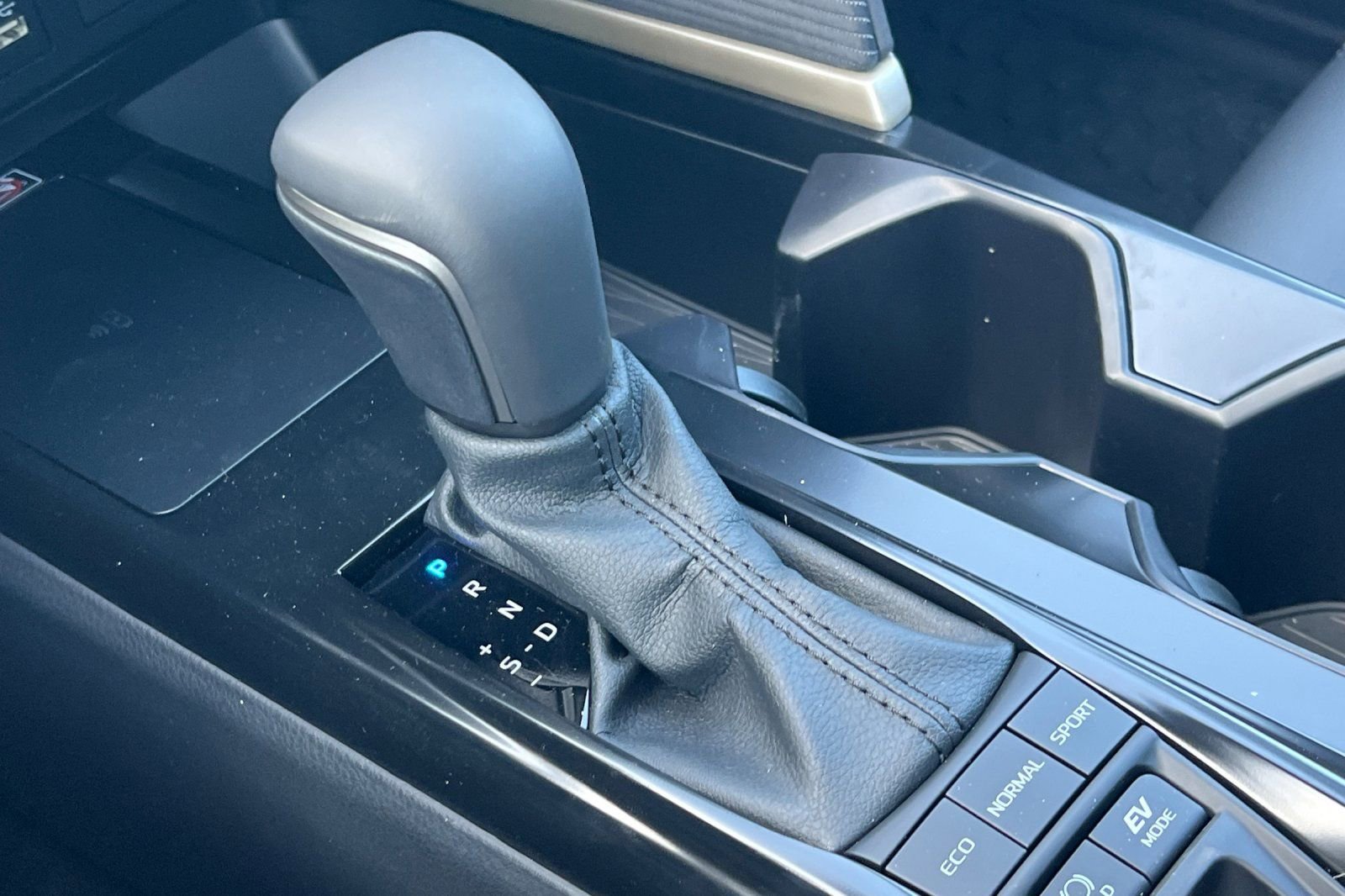 New 2026 Toyota Camry Hybrid w/ Multimedia Upgrade Package image 17