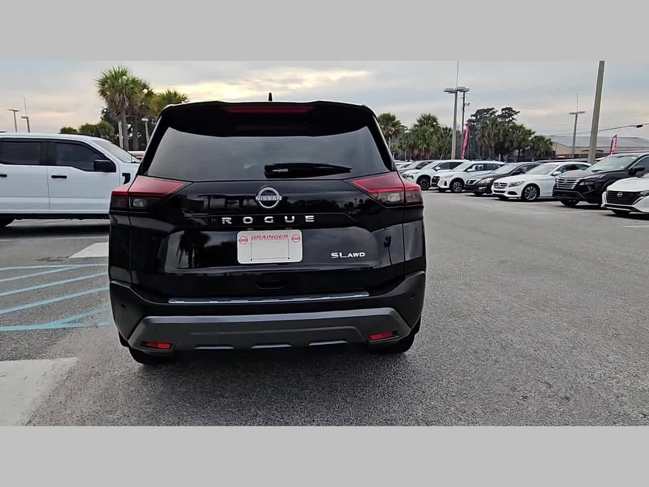 Used 2023 Nissan Rogue SL w/ SL Premium Package image 30