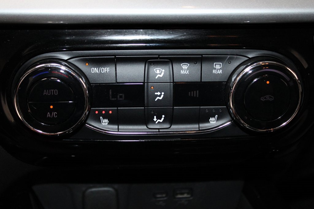 Used 2024 Chevrolet Trax LT w/ Driver Confidence Package image 32