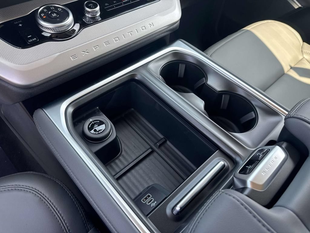 New 2026 Ford Expedition Active RWD image 10