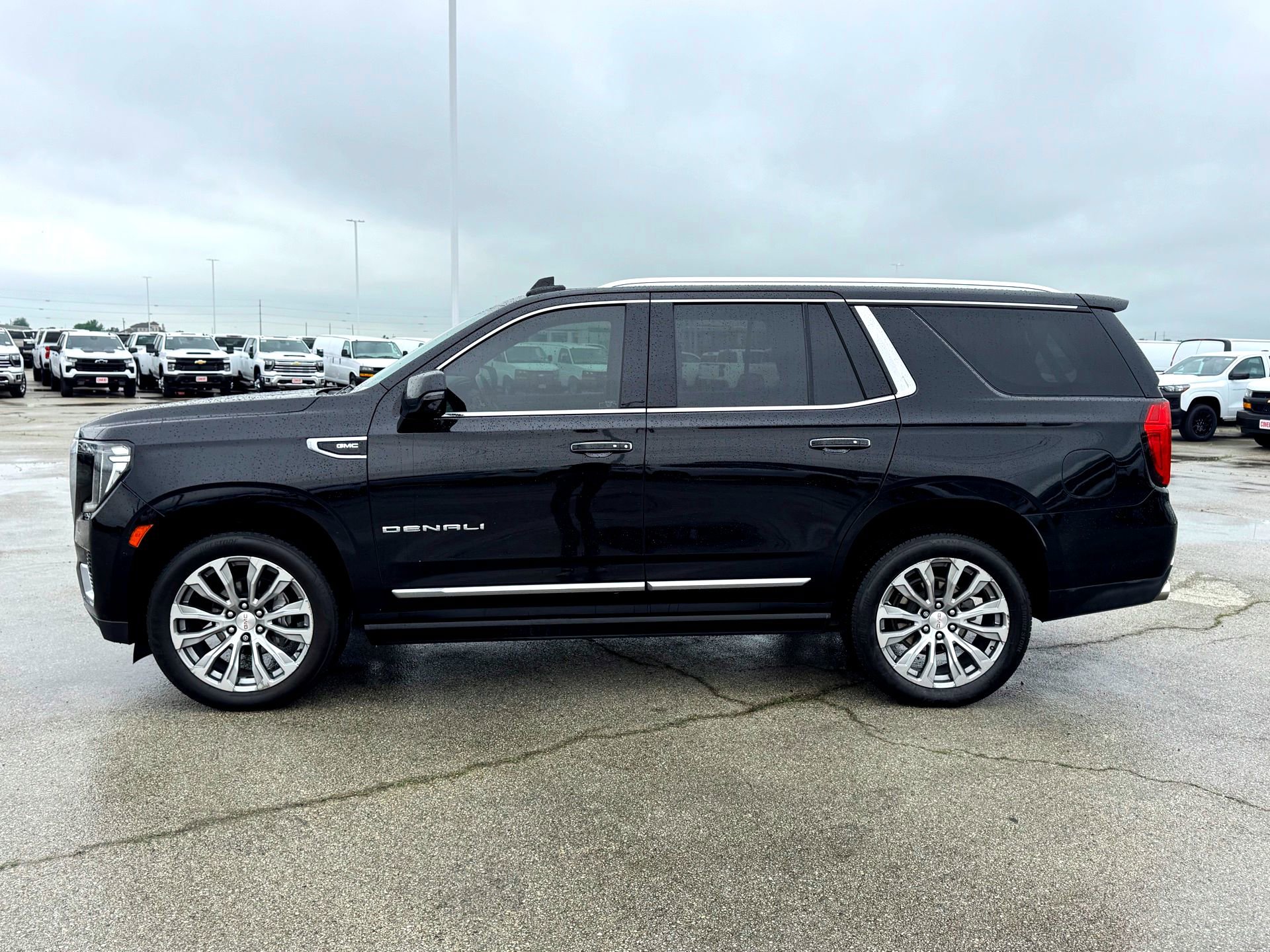 Used 2021 GMC Yukon Denali w/ Denali Premium Package RWD image 10