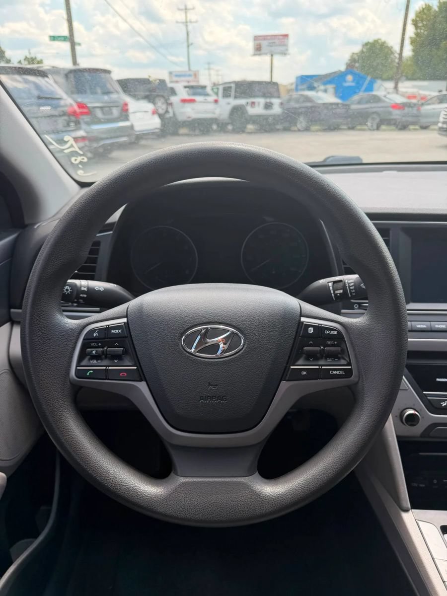 Used 2018 Hyundai Elantra SEL FWD image 11