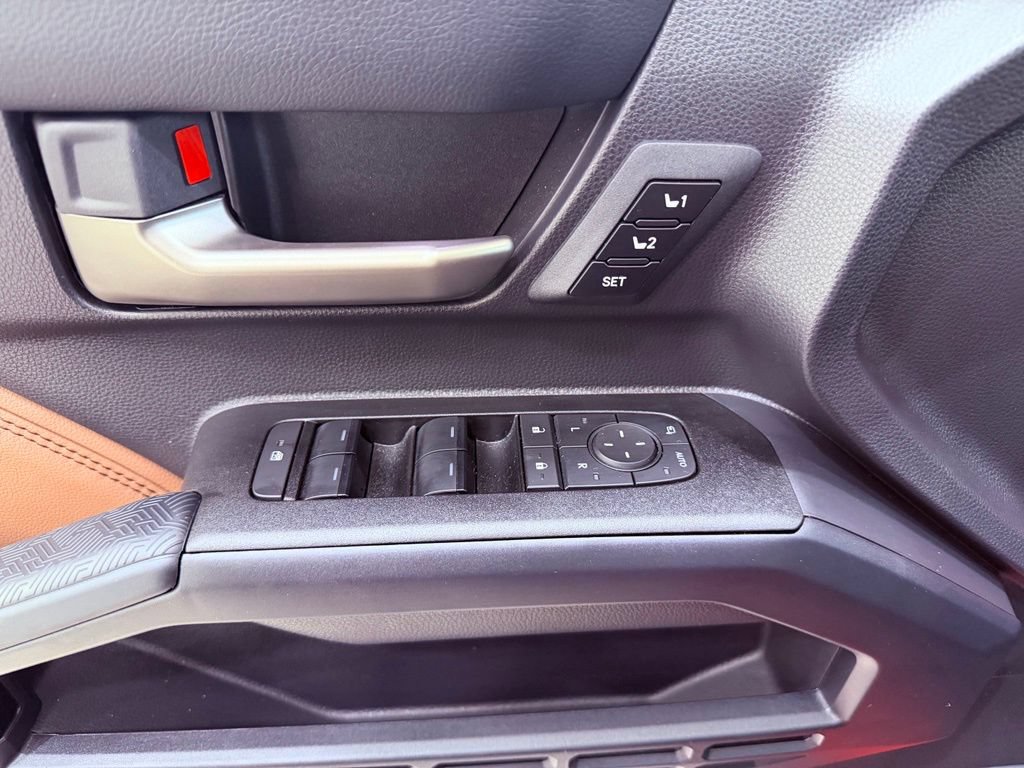 Used 2025 Toyota 4Runner Limited AWD/4WD image 21