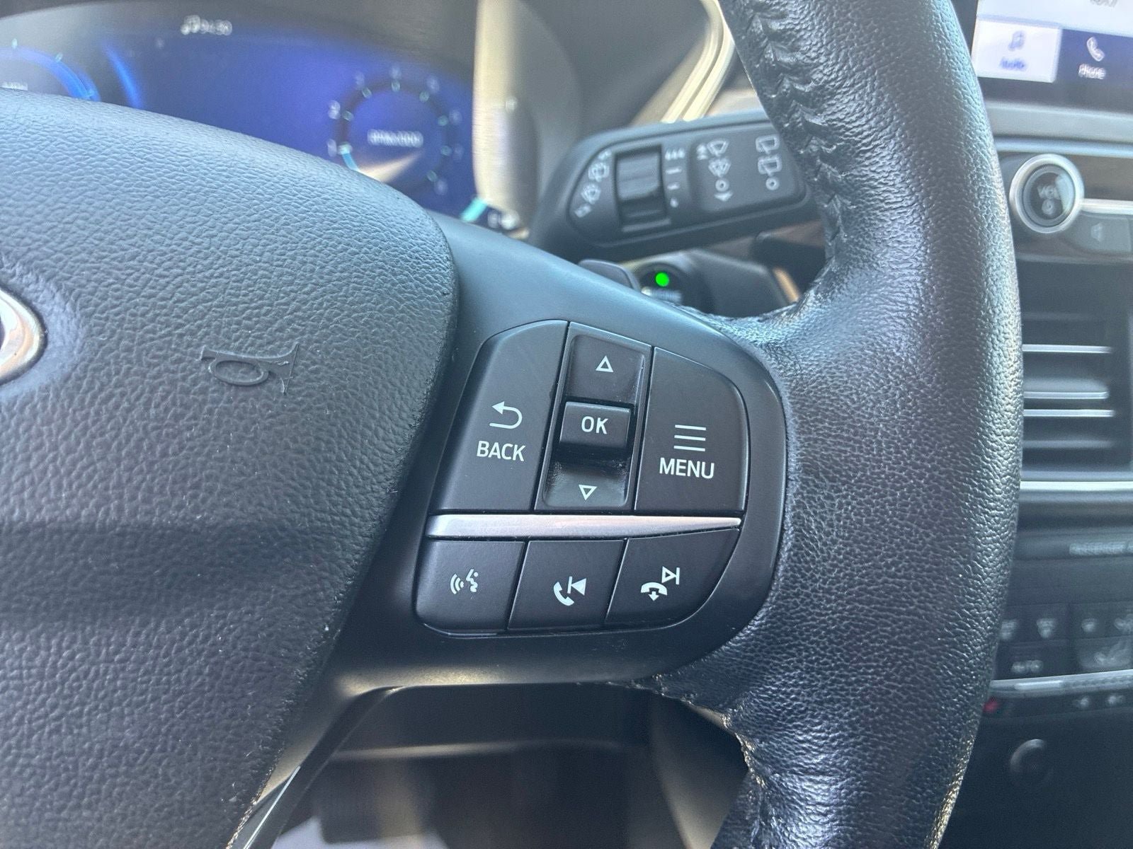 Used 2020 Ford Escape Titanium AWD/4WD image 28