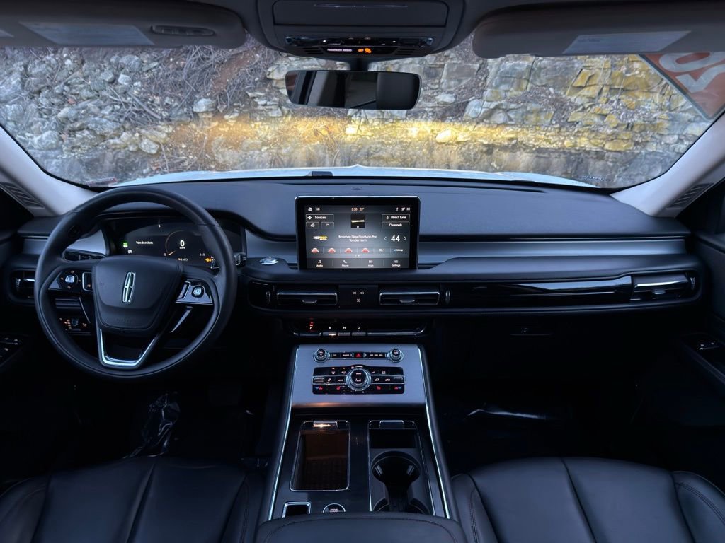 Used 2023 Lincoln Aviator AWD w/ Premium Package image 17