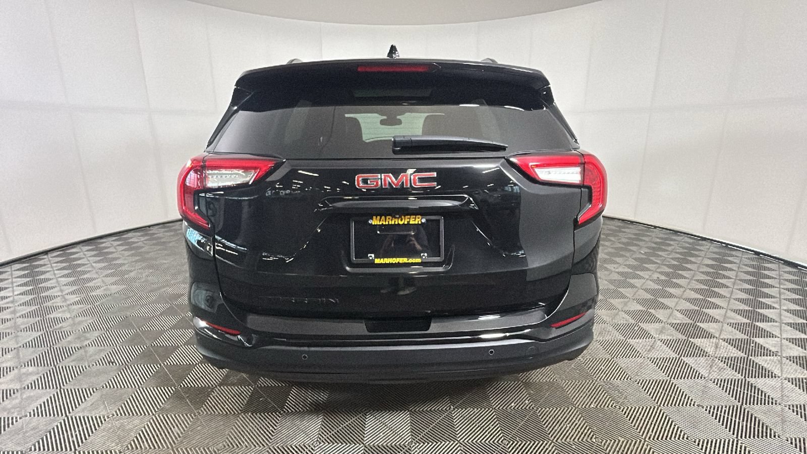 Used 2024 GMC Terrain SLT w/ Elevation Edition FWD image 4