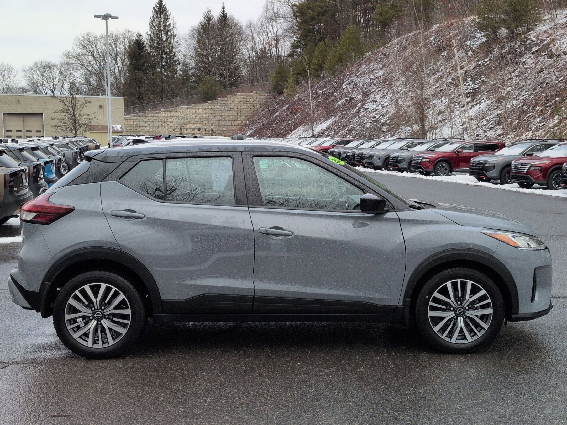 Used 2024 Nissan Kicks SV image 4