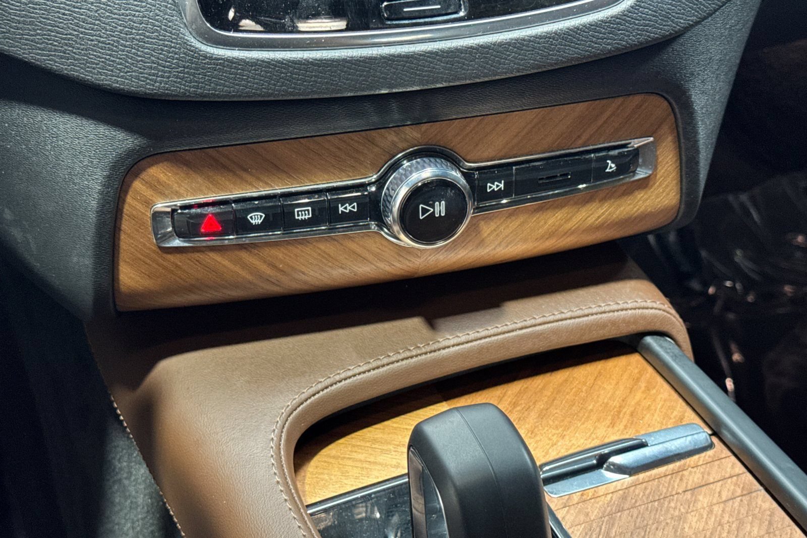 Certified 2023 Volvo XC90 B5 Plus w/ Protection Package AWD/4WD image 24
