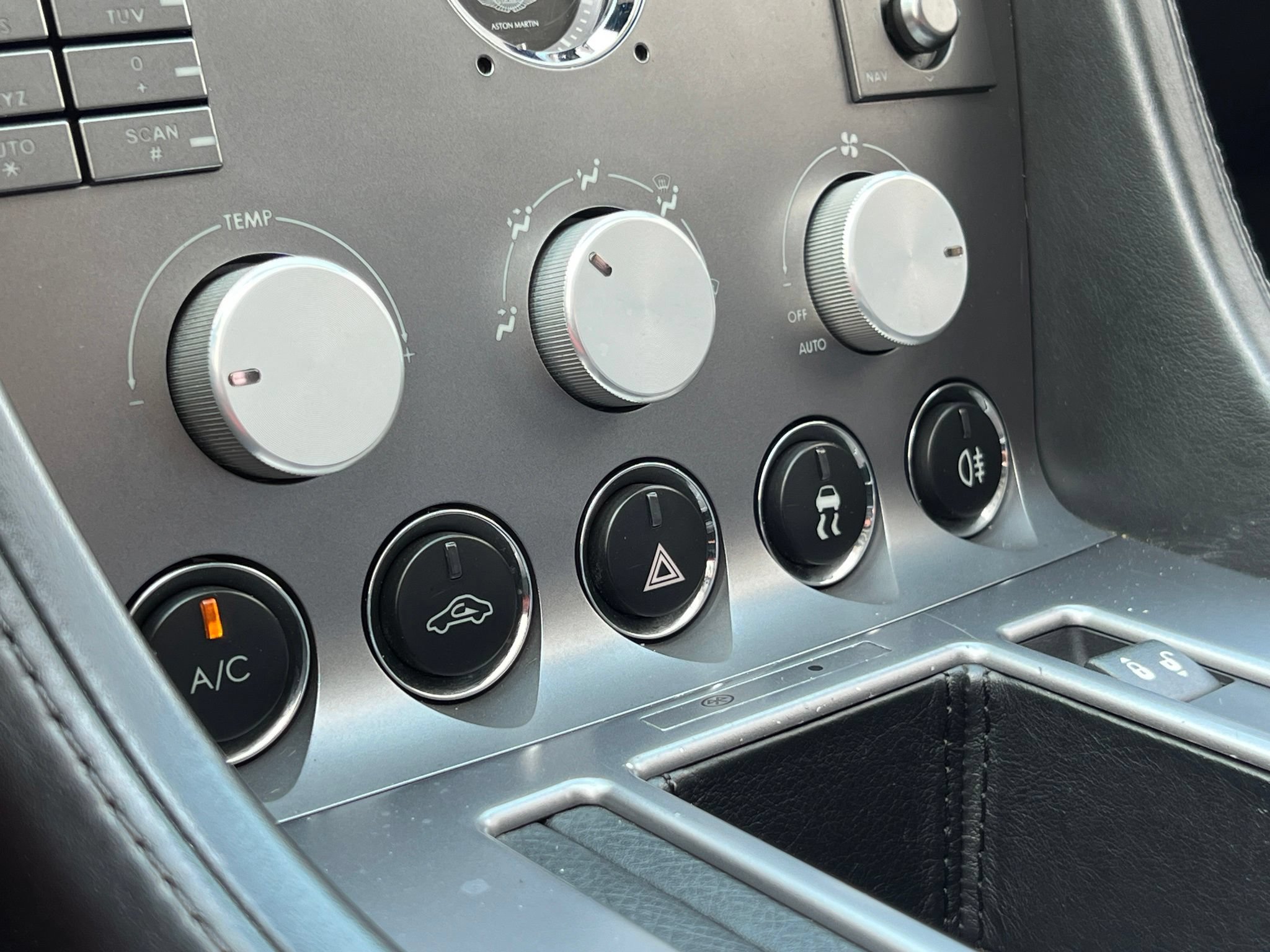 Used 2006 Aston Martin DB9 Volante RWD image 23