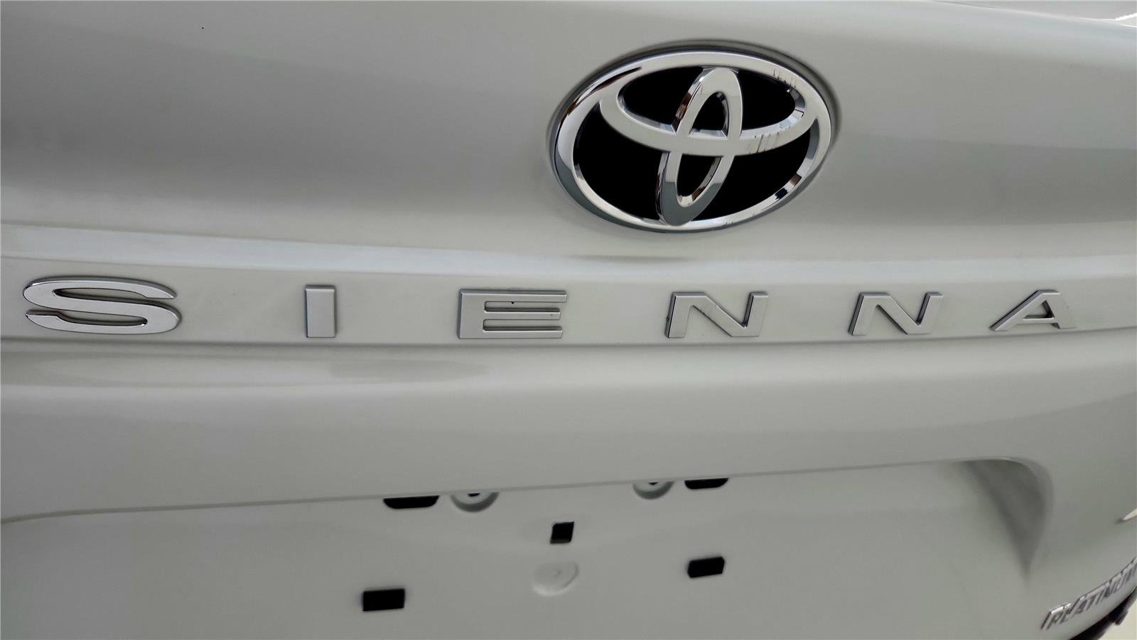 Used 2026 Toyota Sienna Platinum image 13