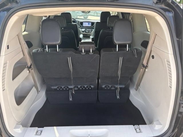 Used 2024 Chrysler Pacifica Touring-L FWD image 24