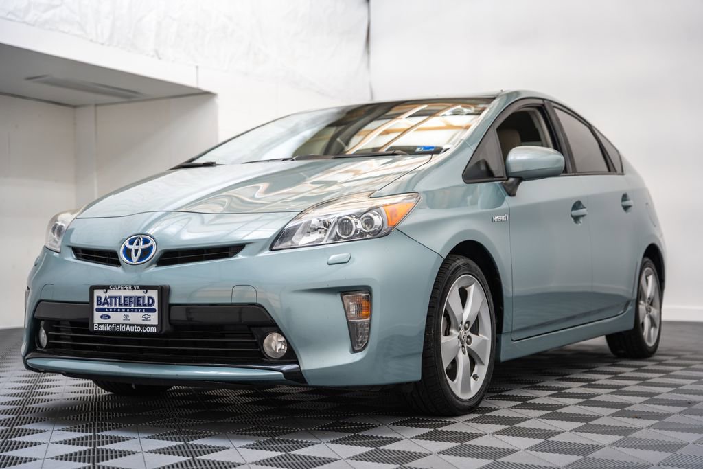Used 2015 Toyota Prius Five FWD image 3