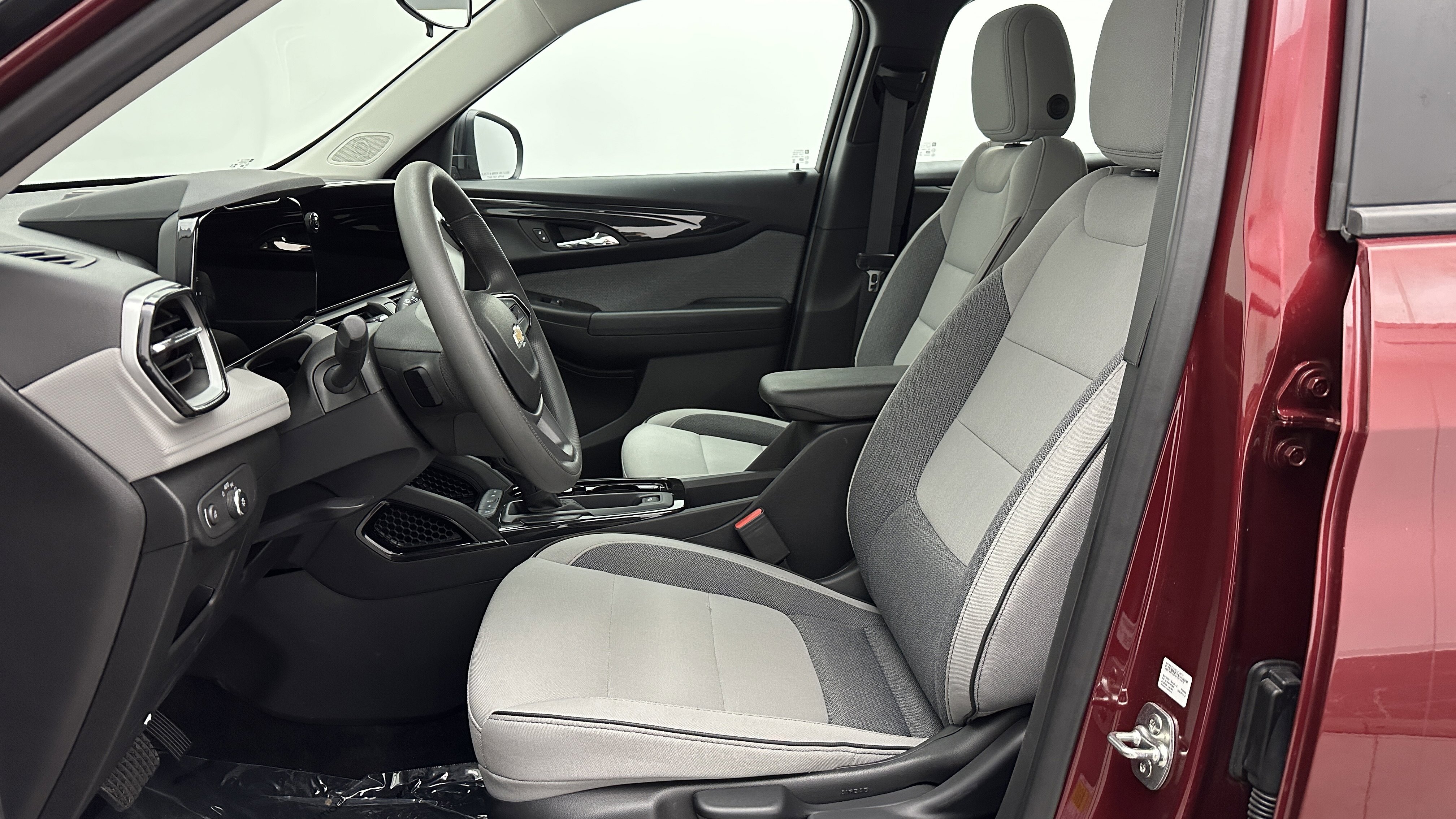 Used 2025 Chevrolet TrailBlazer LS image 12