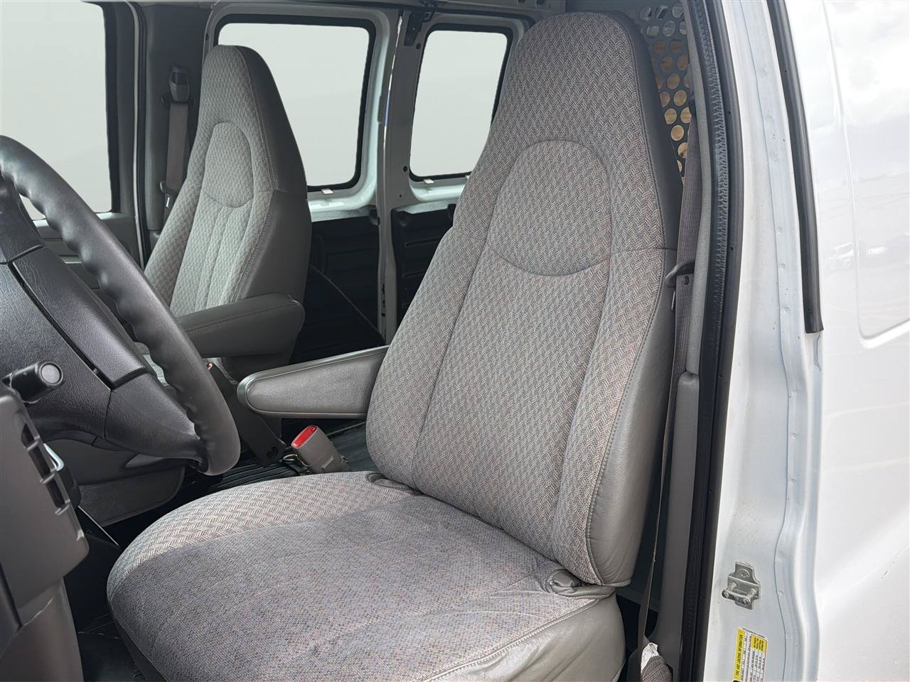 Used 2006 GMC Savana 2500 RWD image 12
