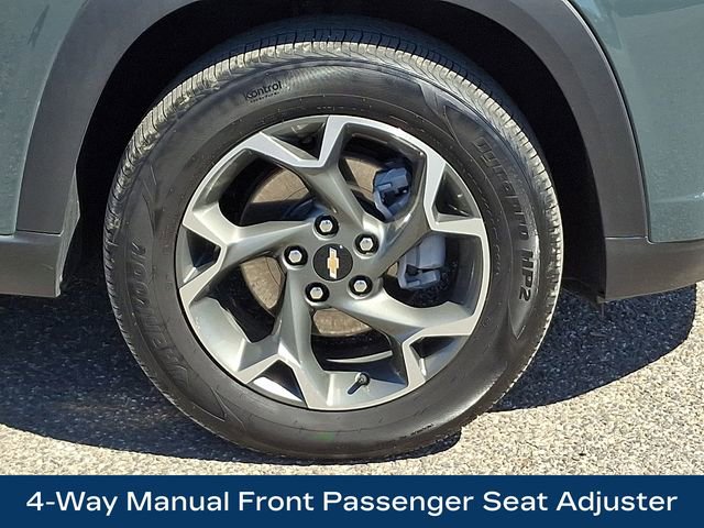 Used 2025 Chevrolet Trax LT w/ Driver Confidence Package image 28