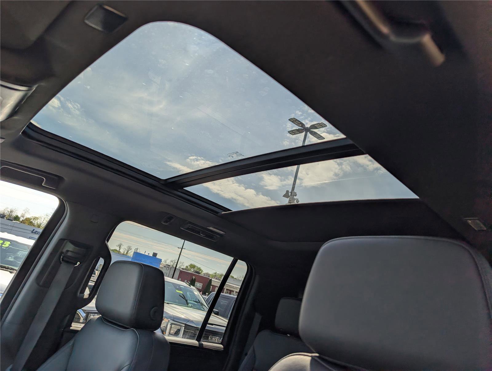 Used 2024 Chevrolet Suburban Z71 AWD/4WD image 21