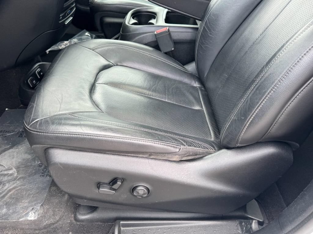 Used 2018 Chrysler Pacifica Touring-L Plus FWD image 16