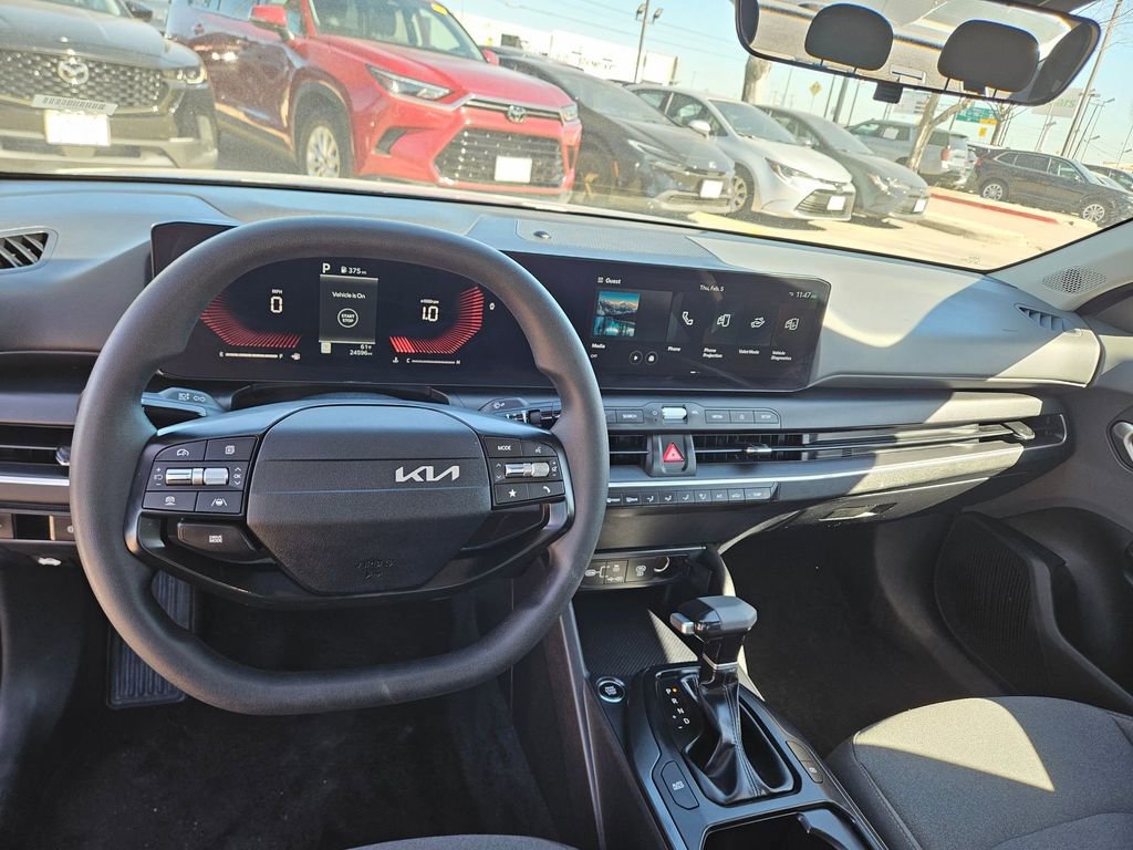 Used 2025 Kia K4 LXS image 16