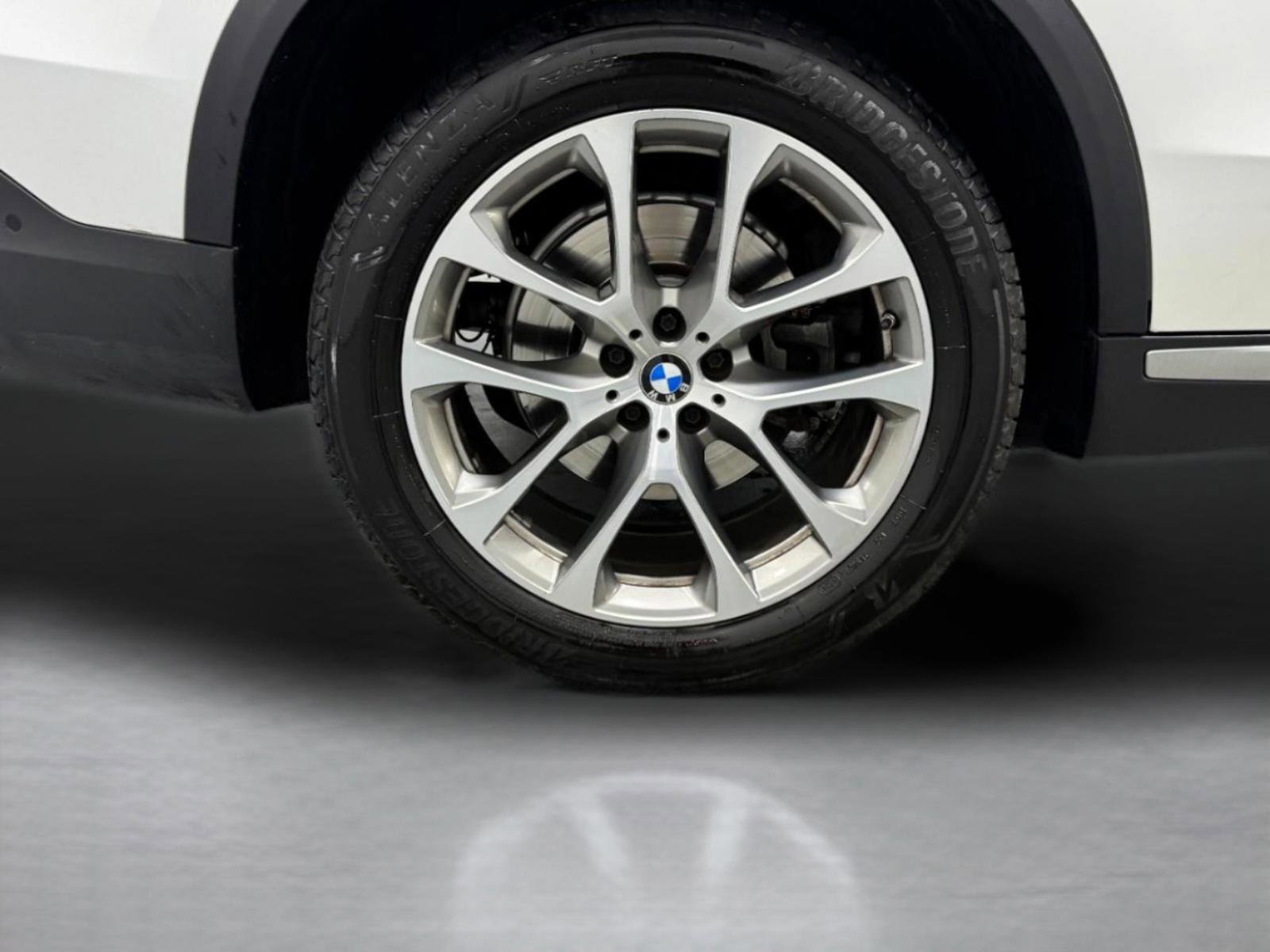 Used 2022 BMW X5 xDrive40i w/ Parking Assistance Package image 37