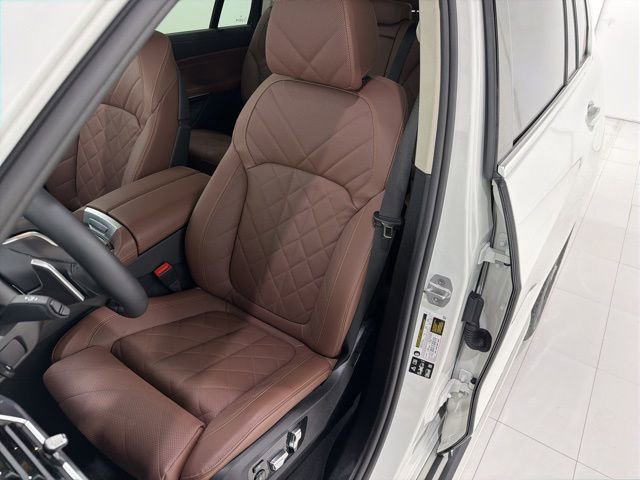 Used 2025 BMW X7 xDrive40i w/ Parking Assistance Package image 13