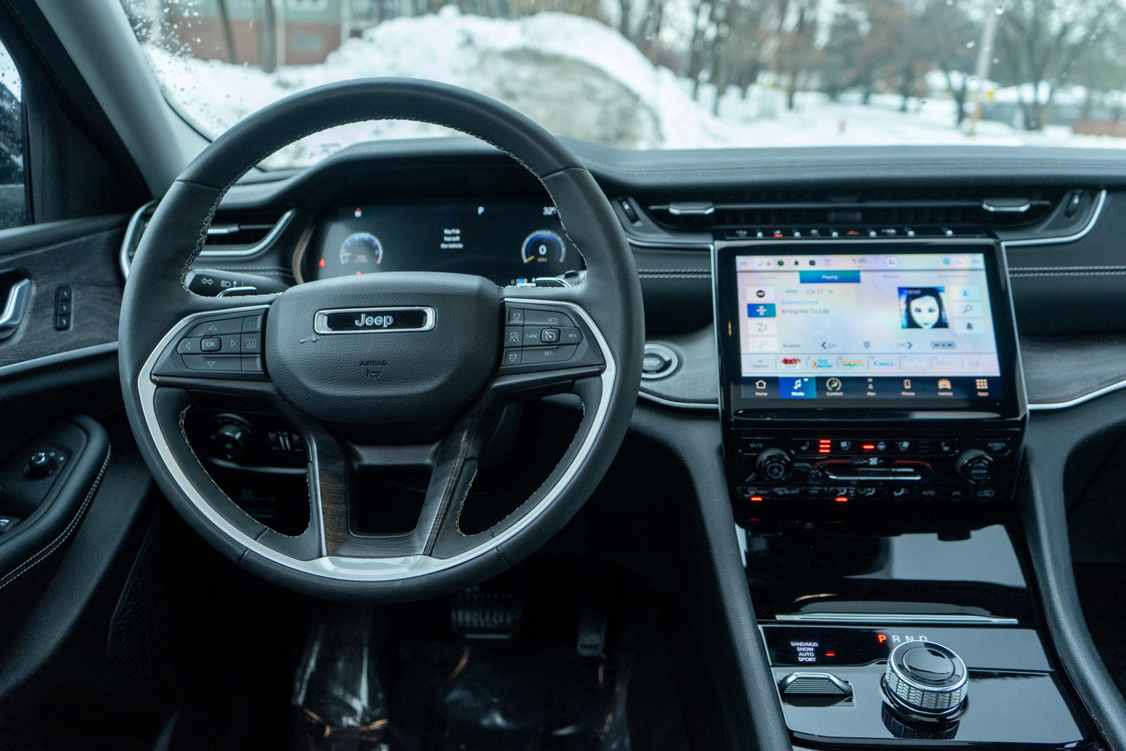 Used 2023 Jeep Grand Cherokee L Limited w/ Luxury Tech Group II image 13