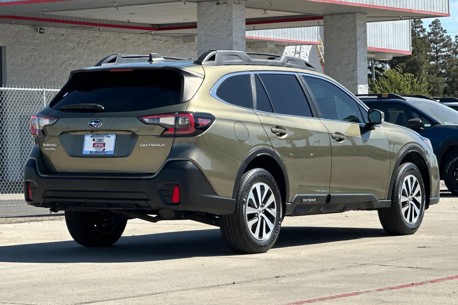 Certified 2021 Subaru Outback Premium w/ Popular Package #1 AWD/4WD image 3