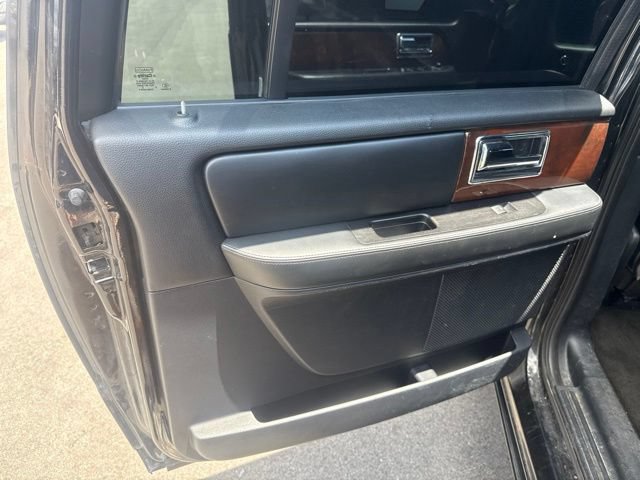 Used 2015 Lincoln Navigator L 4WD image 23