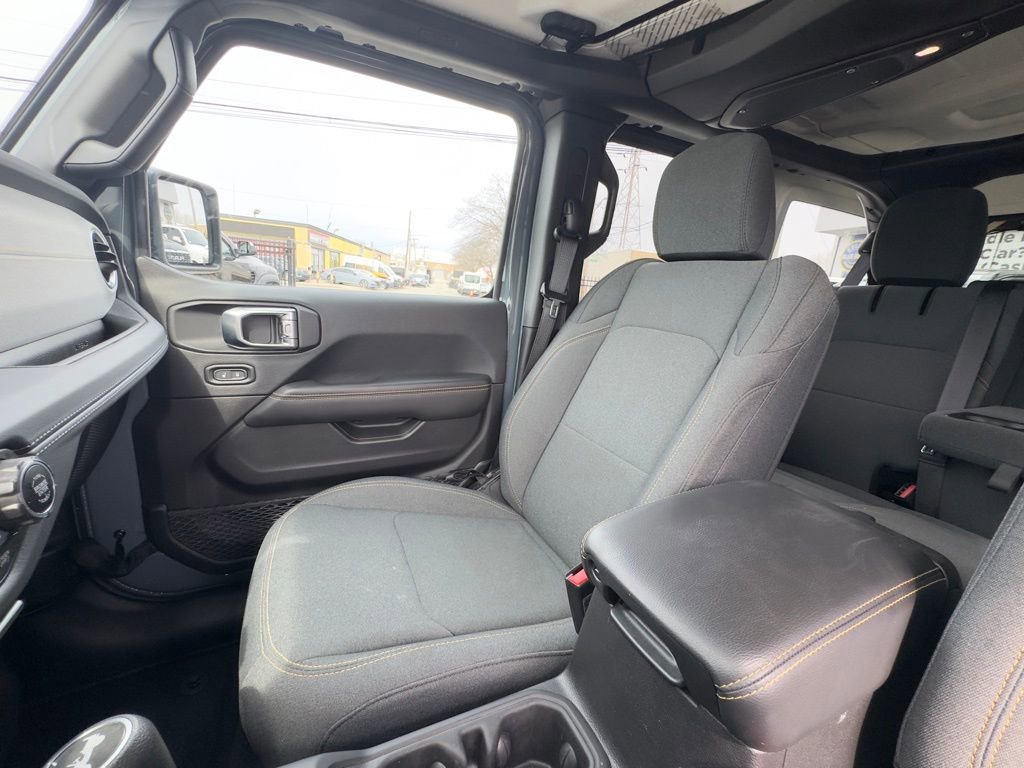 Used 2025 Jeep Wrangler Unlimited Sahara w/ Safety Group image 14