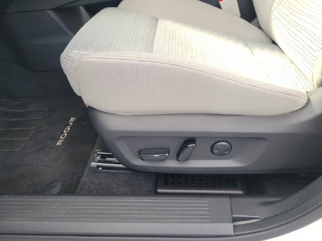 Used 2023 Nissan Rogue SV FWD image 18