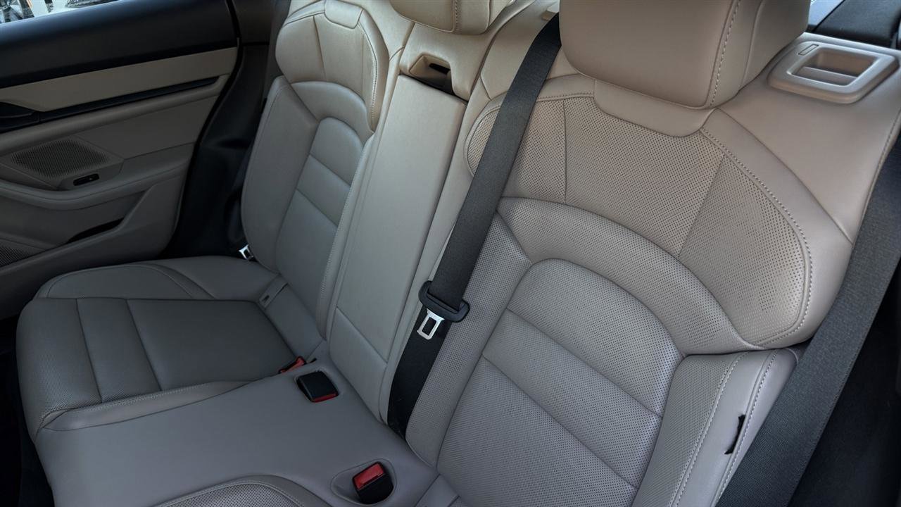 Used 2022 Porsche Taycan image 35