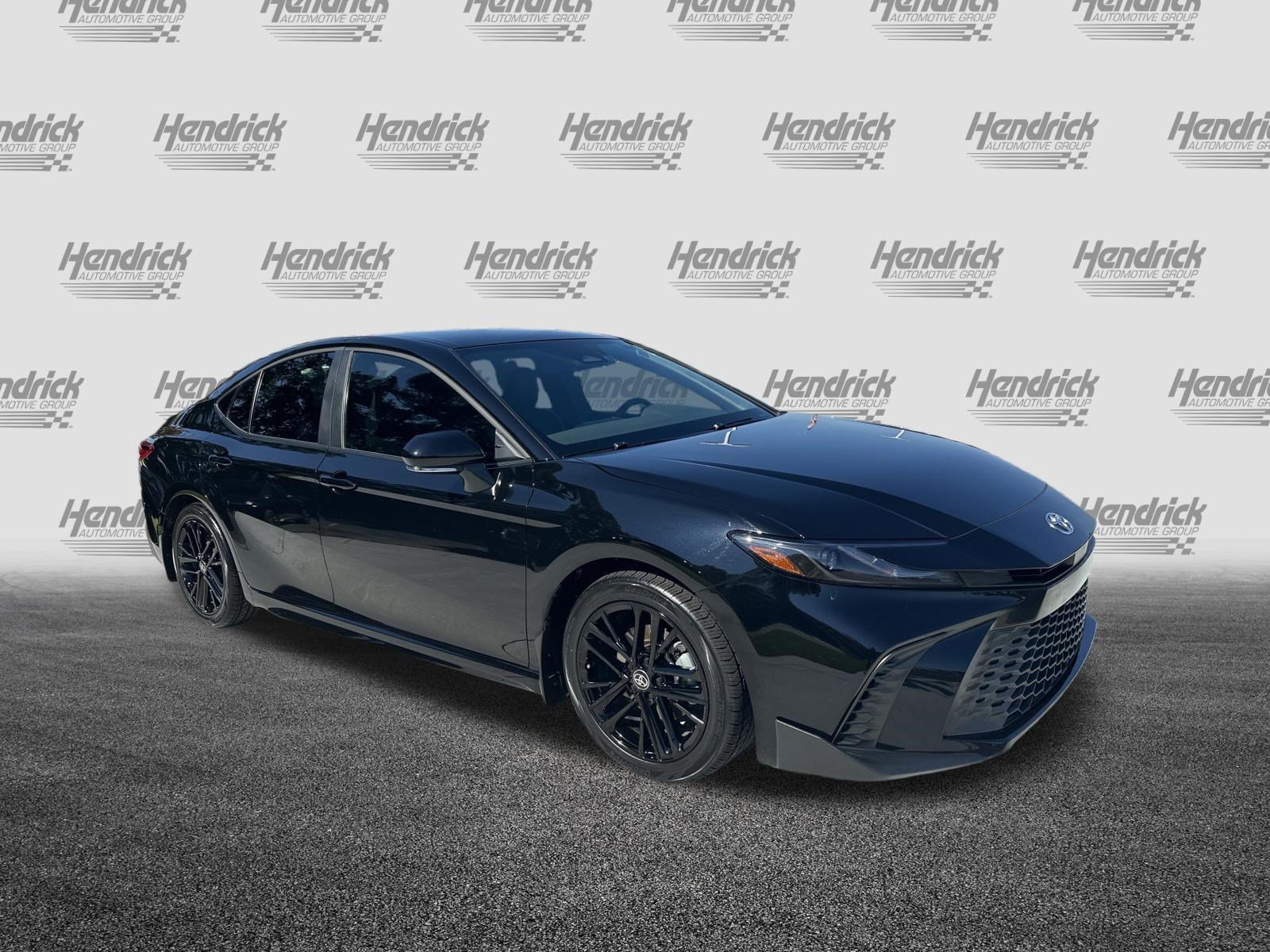 Used 2025 Toyota Camry SE FWD image 2