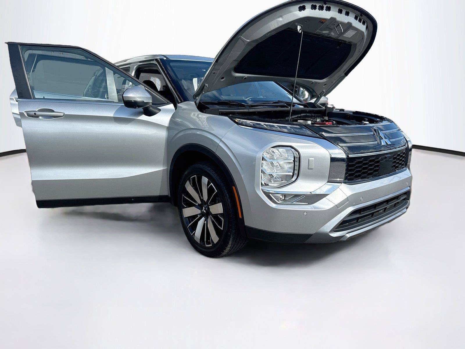 Used 2025 Mitsubishi Outlander SE AWD/4WD image 41