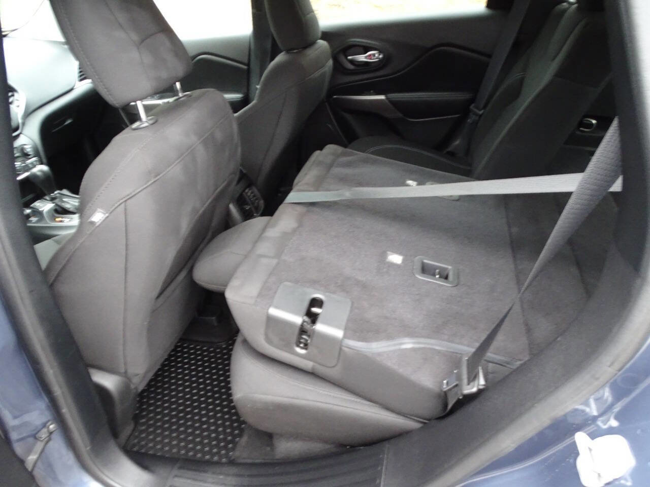 Used 2021 Jeep Cherokee Sport w/ Popular Appearance Group image 30
