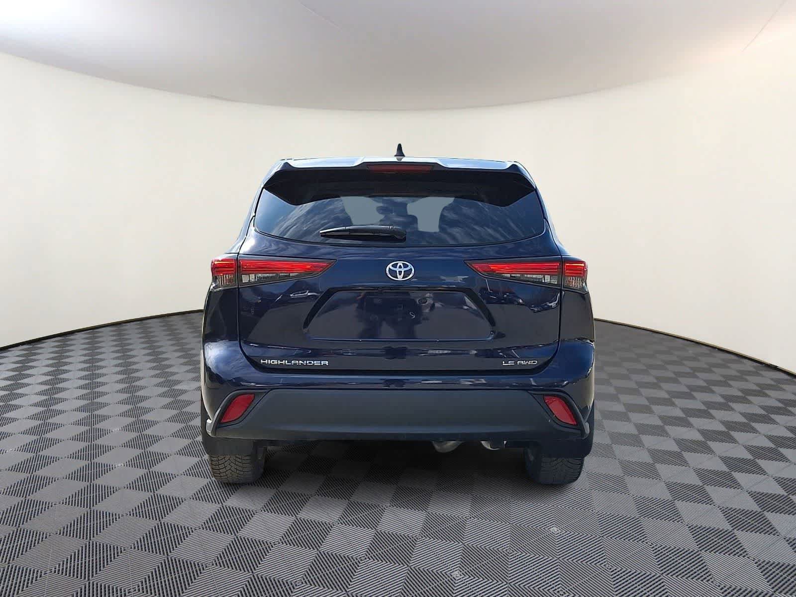 Used 2022 Toyota Highlander LE image 7