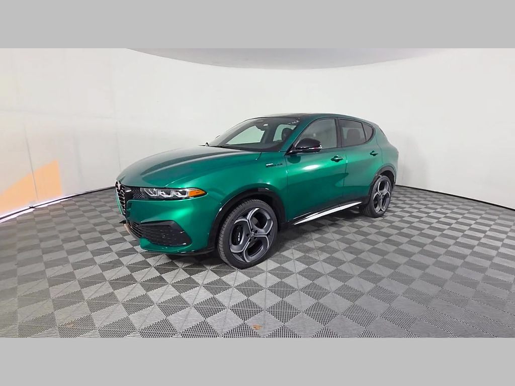 New 2026 Alfa Romeo Tonale w/ Active Assist Package AWD/4WD image 33