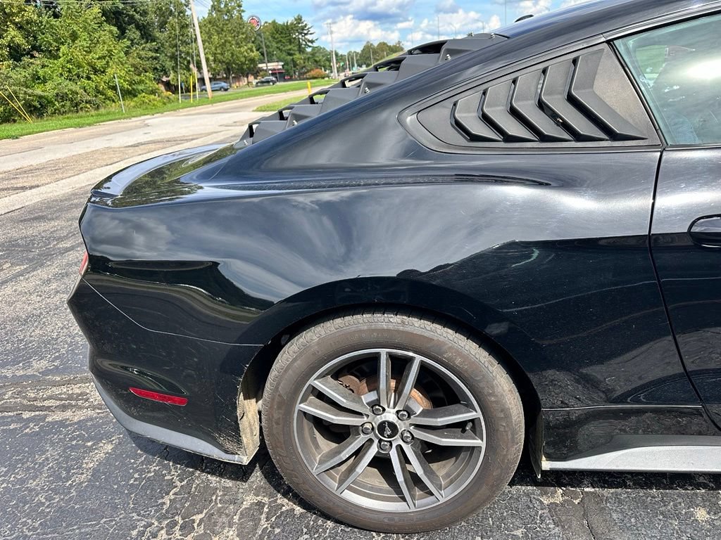 Used 2017 Ford Mustang Premium RWD image 5