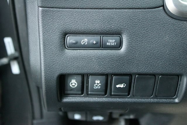 Used 2018 Nissan Murano SV AWD/4WD image 14