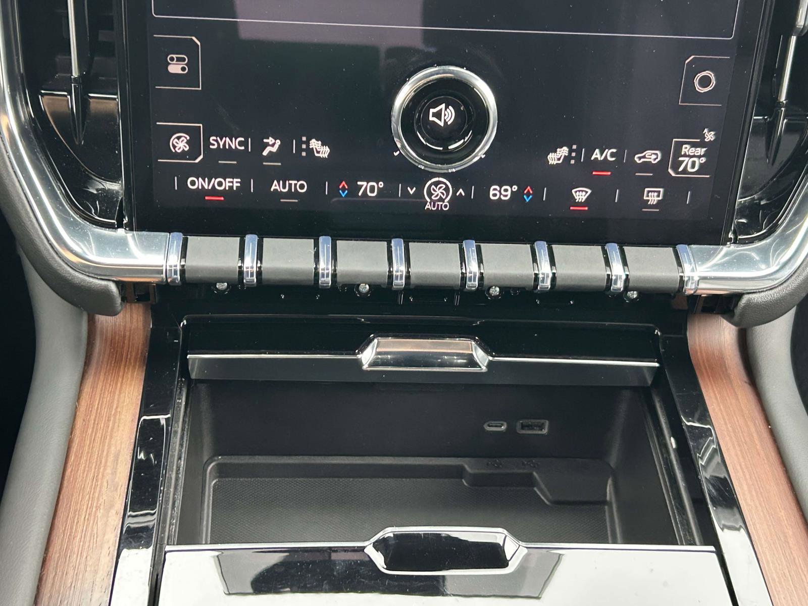 Used 2025 GMC Yukon Denali image 27