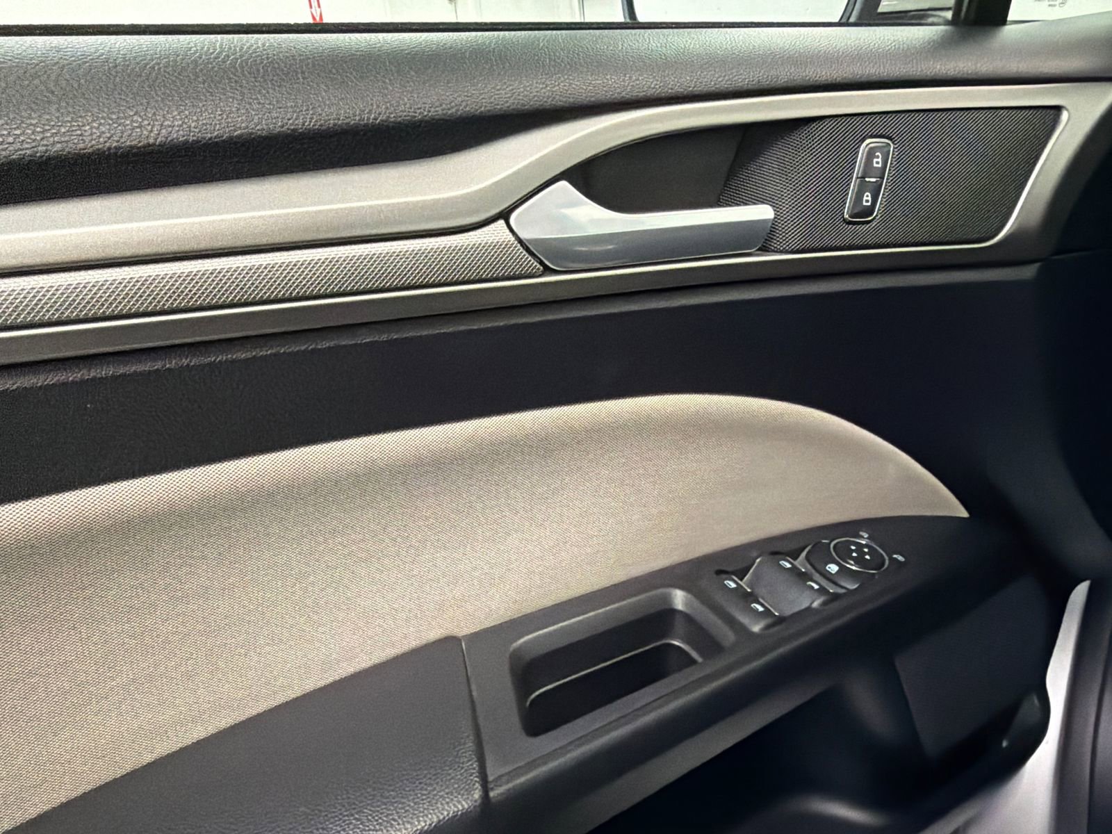 Used 2018 Ford Fusion S image 29