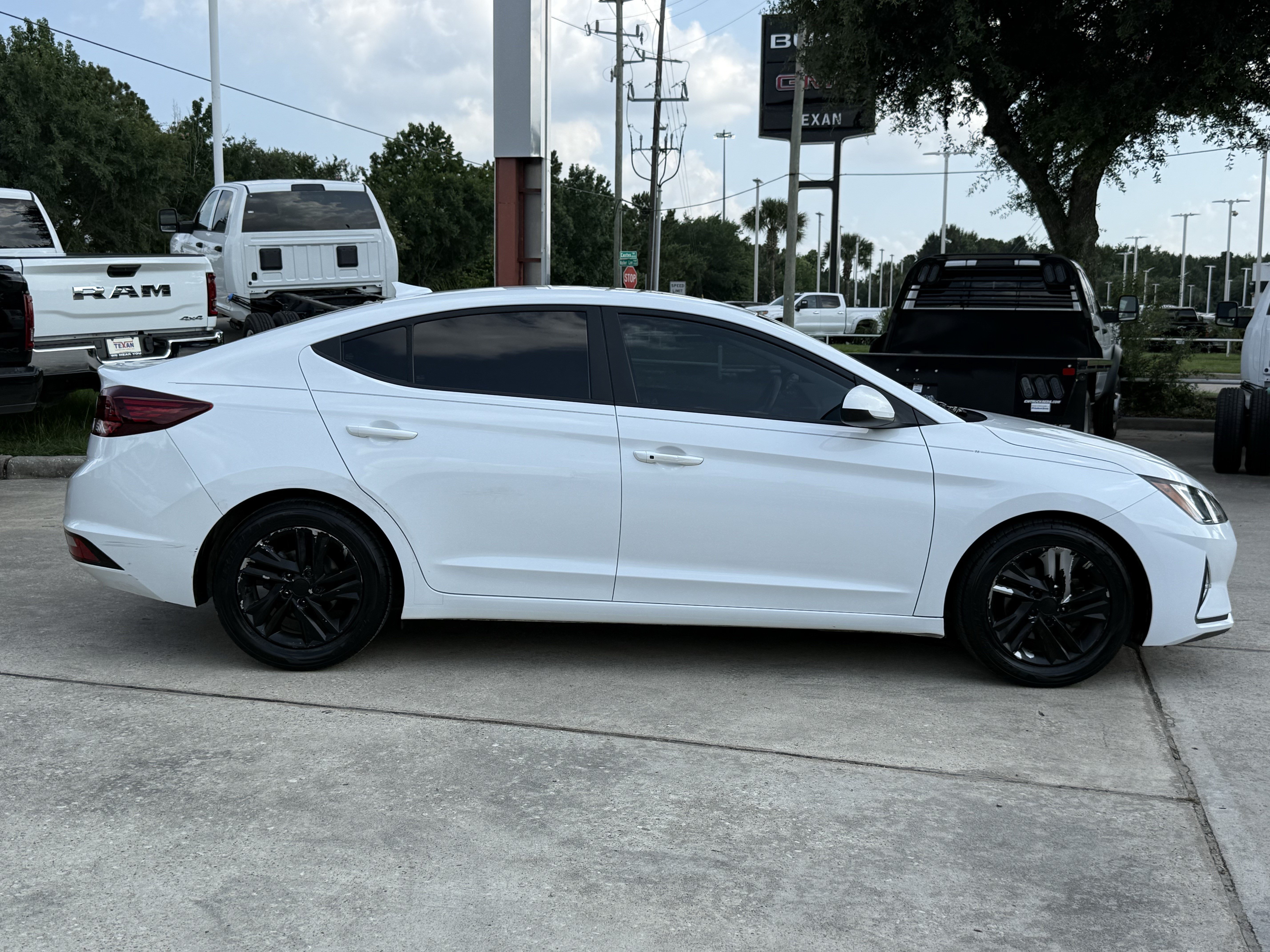 Used 2020 Hyundai Elantra Value Edition w/ Cargo Package (C1) FWD image 3