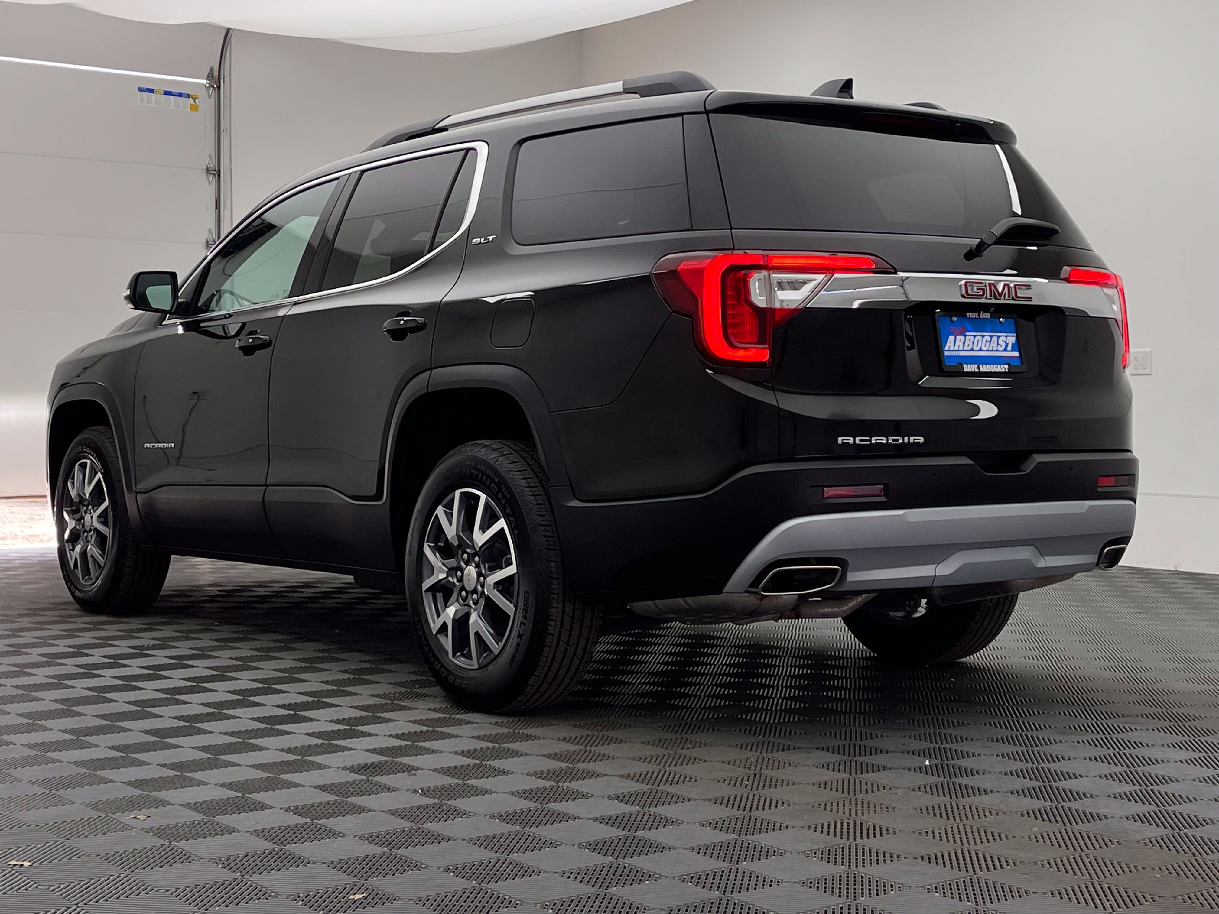 Used 2023 GMC Acadia SLT FWD image 11