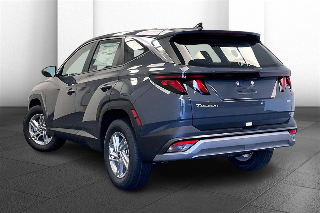 New 2025 Hyundai Tucson SE image 3