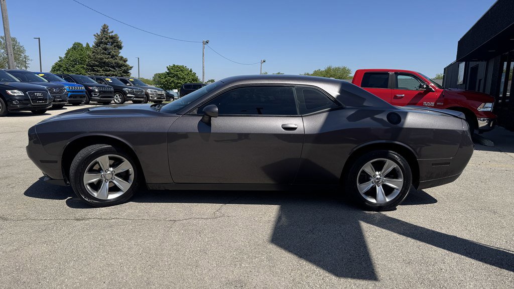 Used 2015 Dodge Challenger SXT RWD image 5