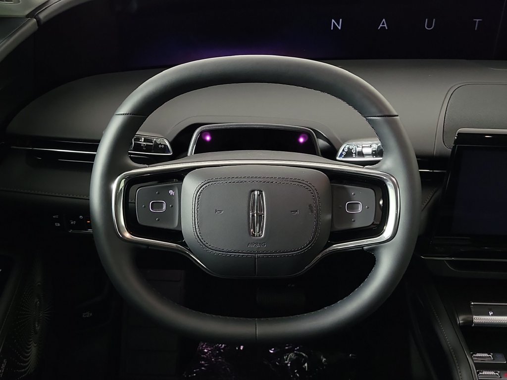 New 2026 Lincoln Nautilus Reserve AWD/4WD image 11
