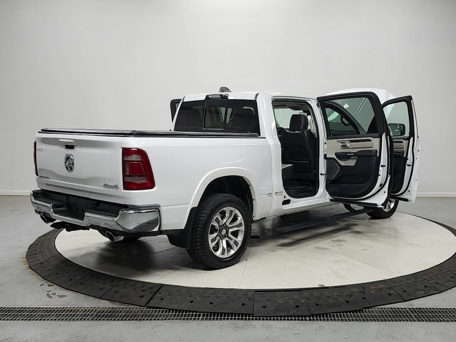 Used 2024 RAM 1500 Limited AWD/4WD image 15