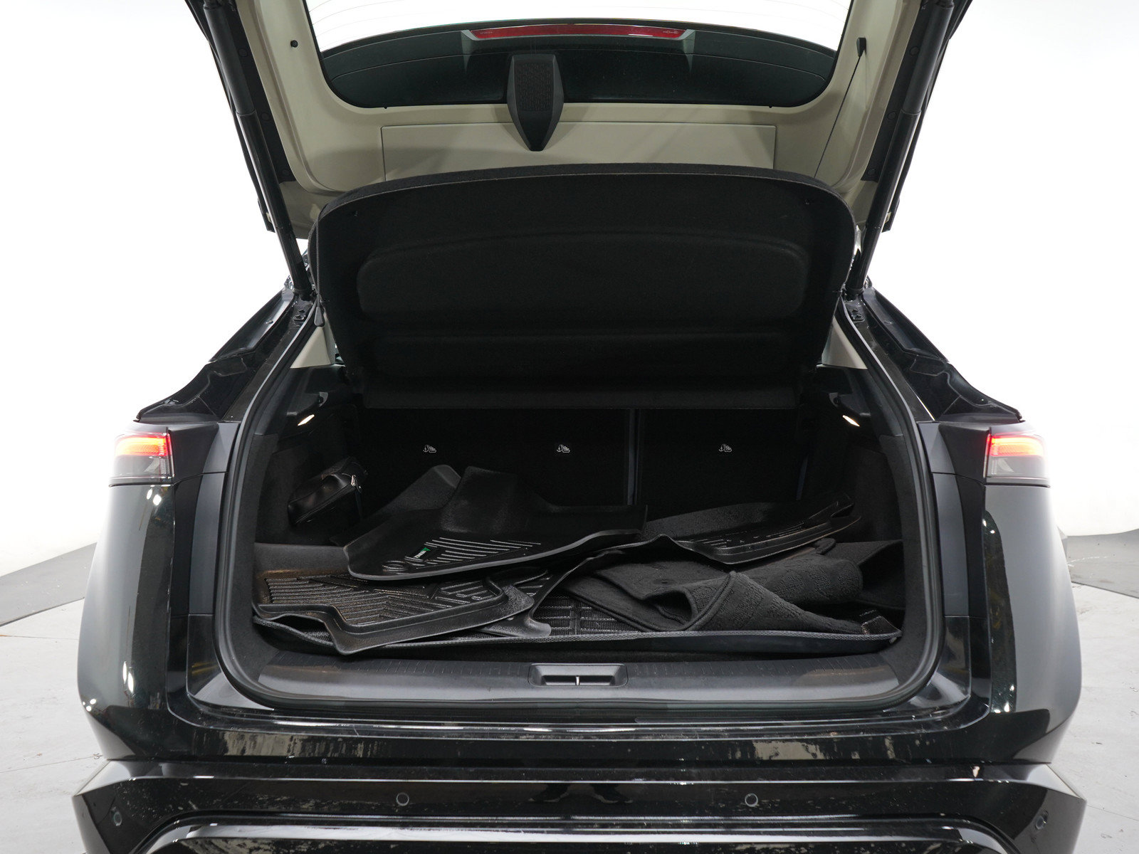 Used 2023 Nissan Ariya AWD/4WD image 19