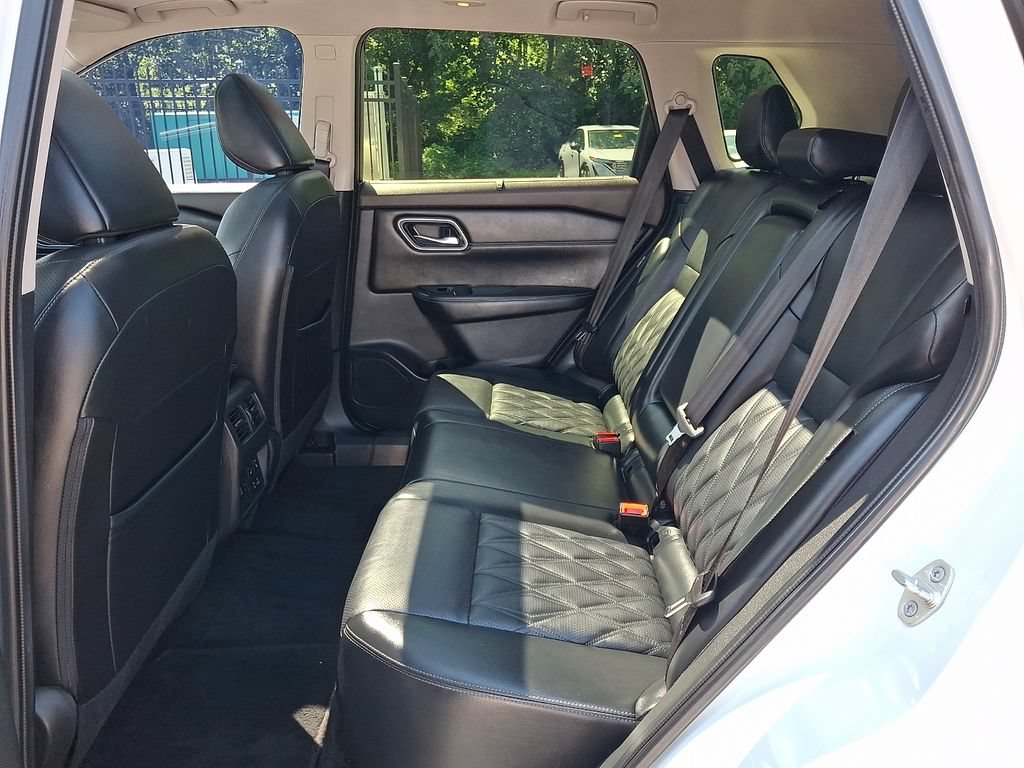Certified 2023 Nissan Rogue Platinum w/ Platinum Premium Package AWD/4WD image 10