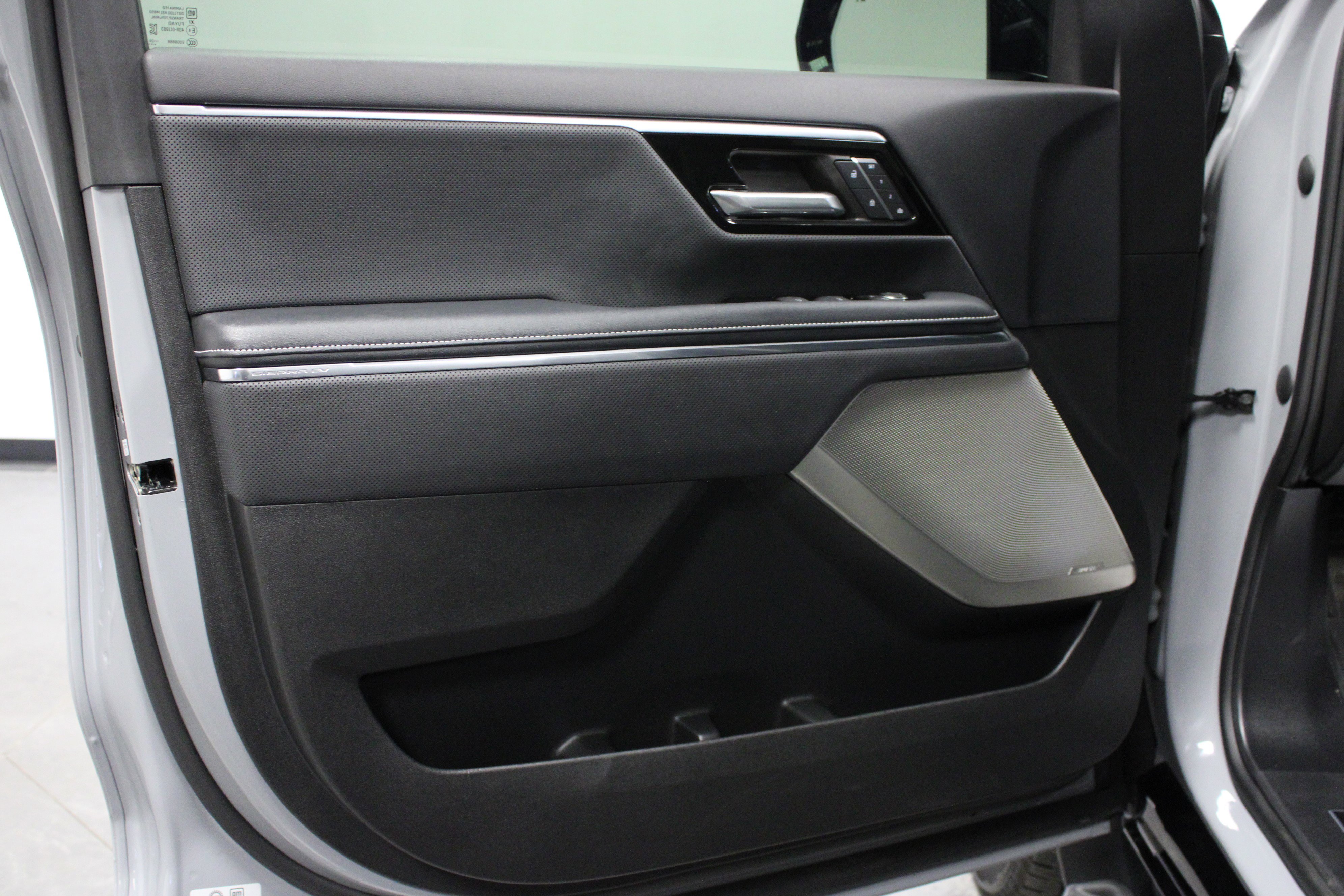 Used 2024 GMC Sierra EV Denali image 11