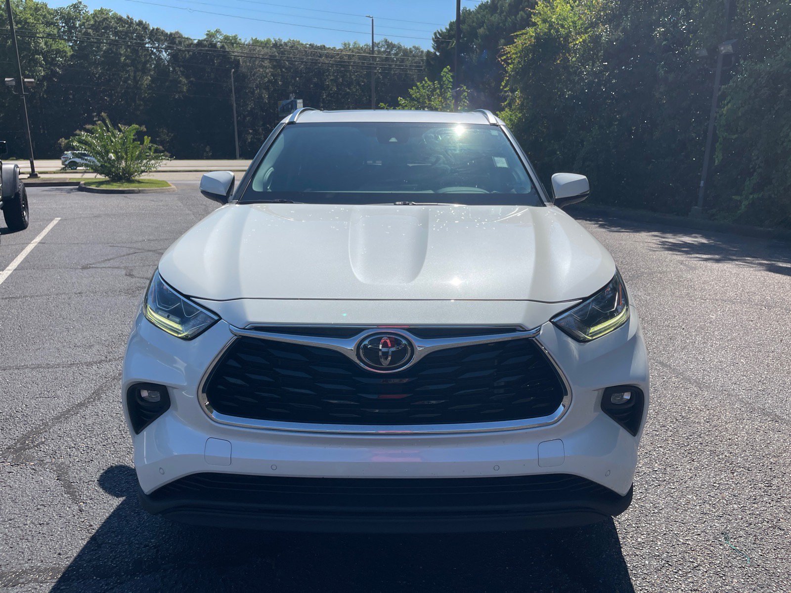 Used 2021 Toyota Highlander Limited FWD image 2